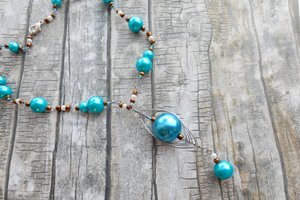 Blue beaded necklace handmade jewelry by Aparticle® blauwe kralen halsketting handgemaakt